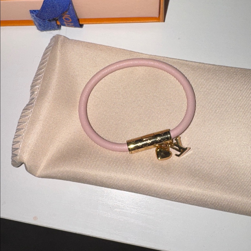 Louis Vuitton Plush Heart Bracelet Pink - Picture 5 of 6